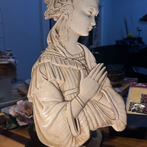 Vintage, Repaired Praying Madonna Mary Mother plaque Sculpture RARE